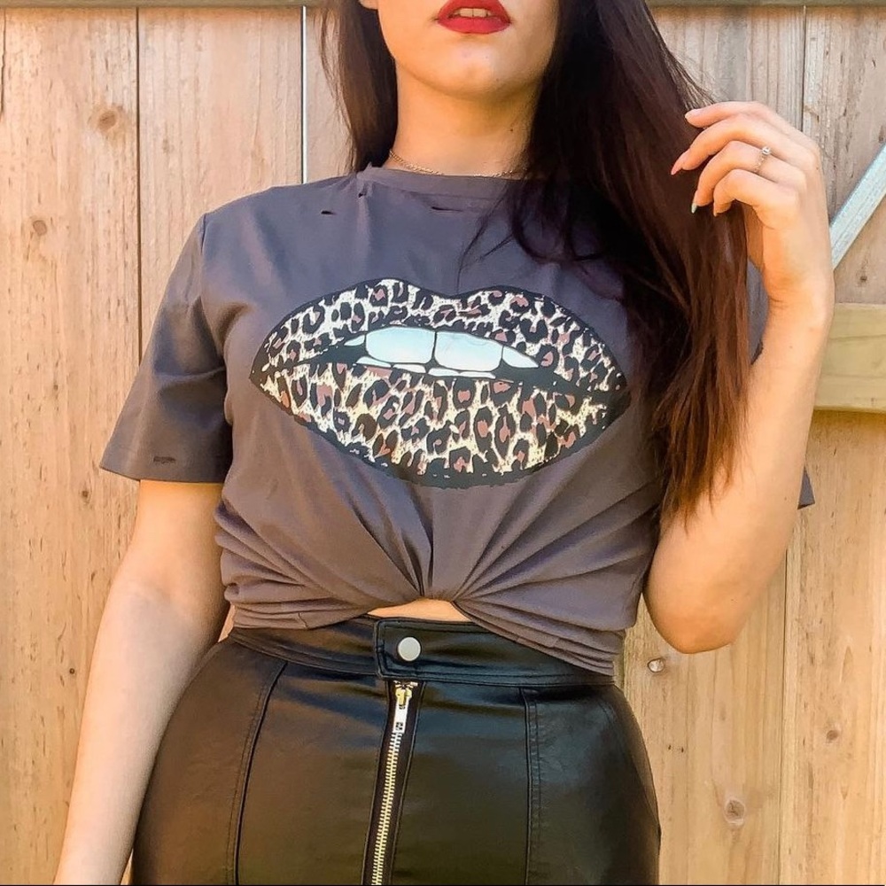 Gray graphic tee